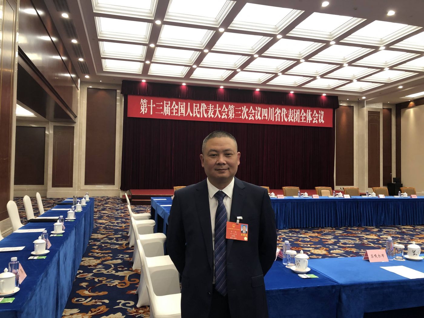8. 全国人大代表、总工业凌峰军品分厂加工中心班长刘忠